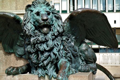 lion venice statue