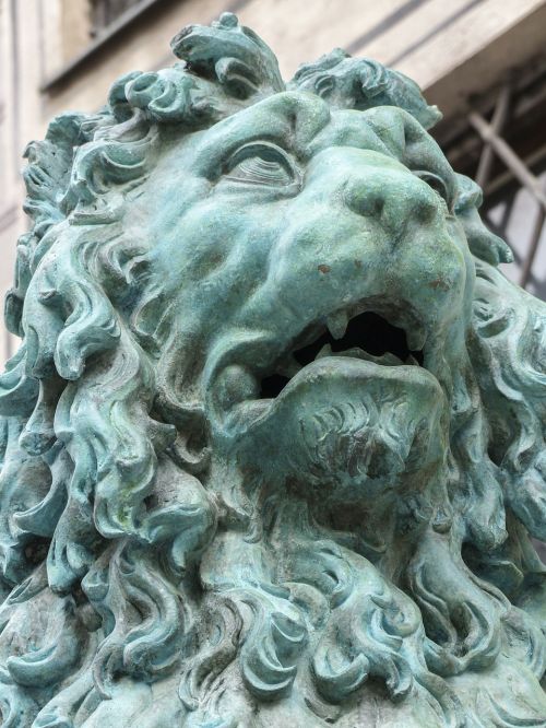 lion statue head