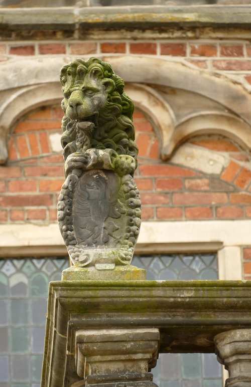 lion  image  statue