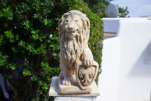 lion figure sculpture