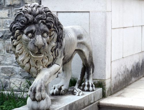 lion statue rock