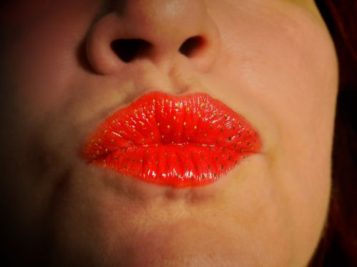 lips kiss red