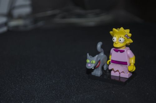 lisa the simpsons toy