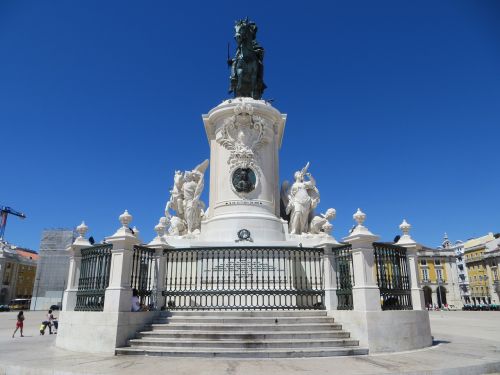 lisbon arch city centre