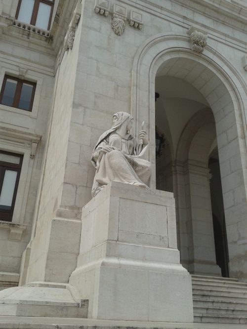 lisbon justice palace statue