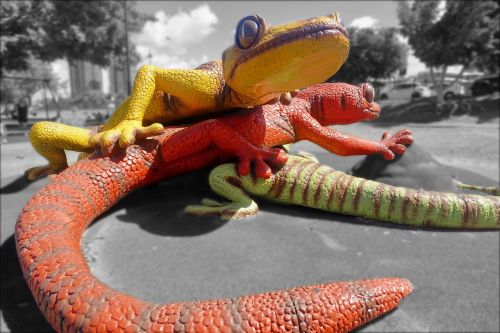 lizards geckos statues