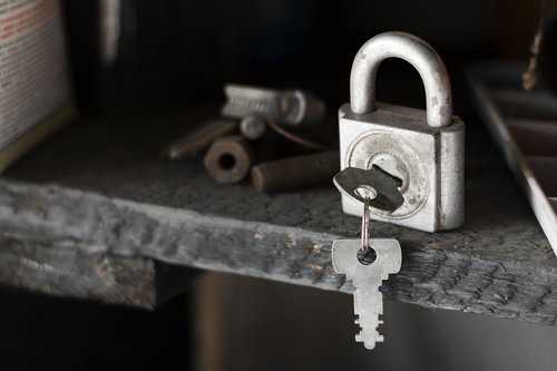 lock  keys  garage