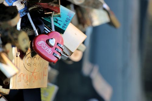 lock love paris