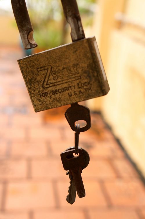 locks key rust