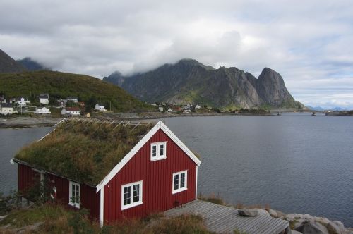 lofoten hut red