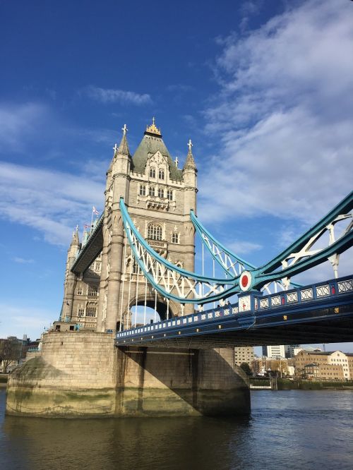 london tower bridge river
