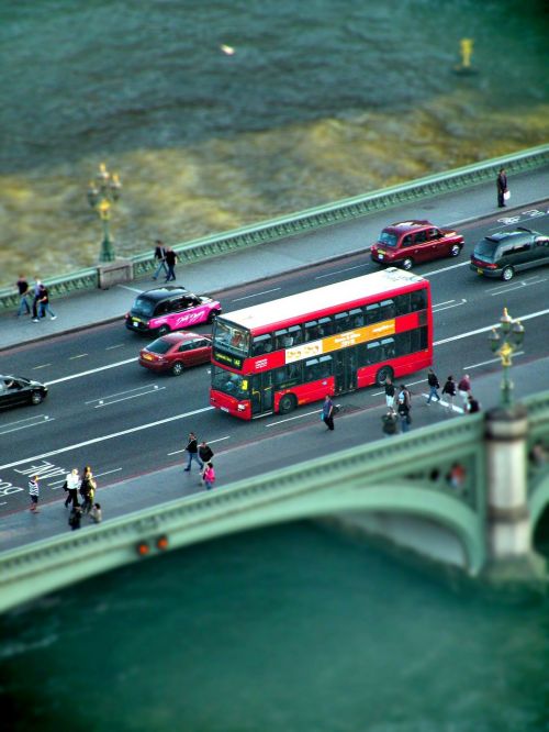 london thames small people