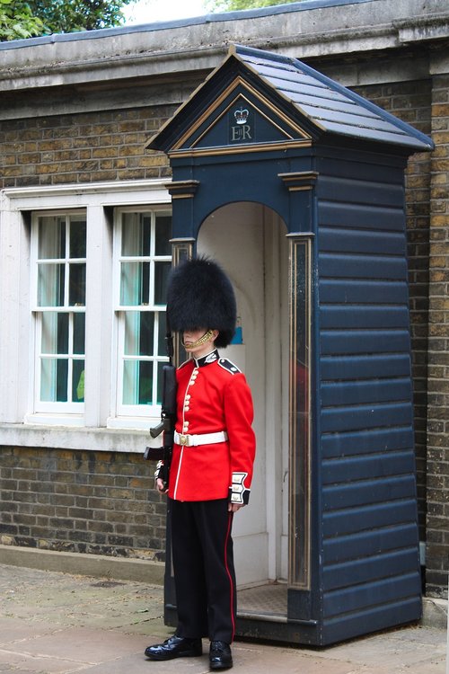 london  guard  english