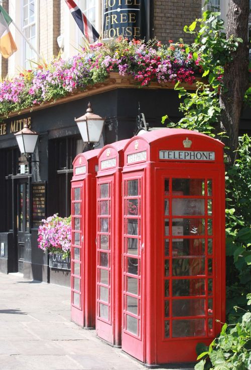 london phone telephone booth
