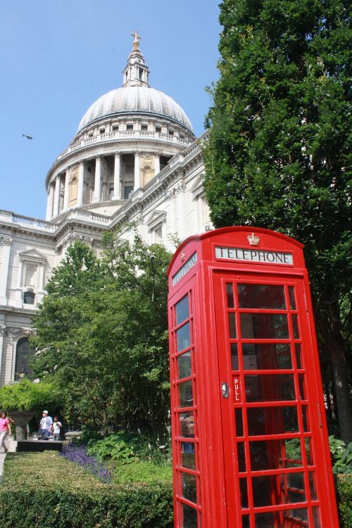 london telephone booth red