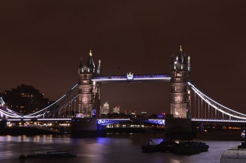 london bridge night