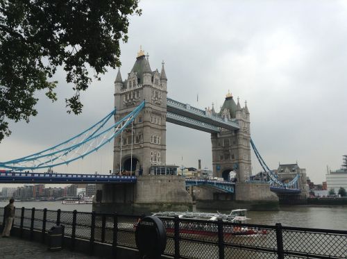 london tower bridge tourist