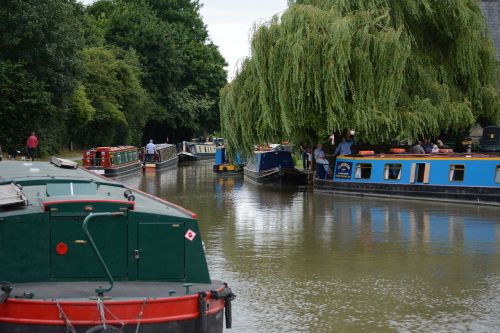 longboats canal lock
