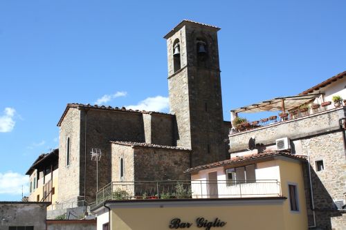 loro cuiffenna tuscany church