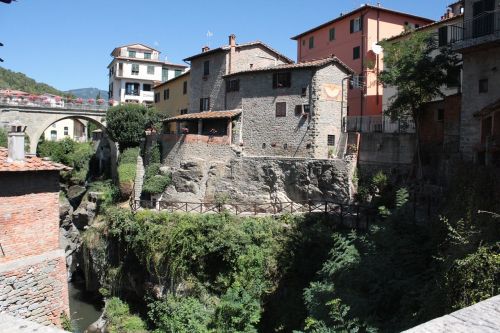 loro cuiffenna tuscany italy