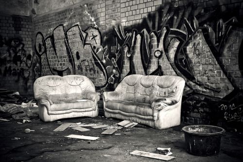 lost places rooms sofa