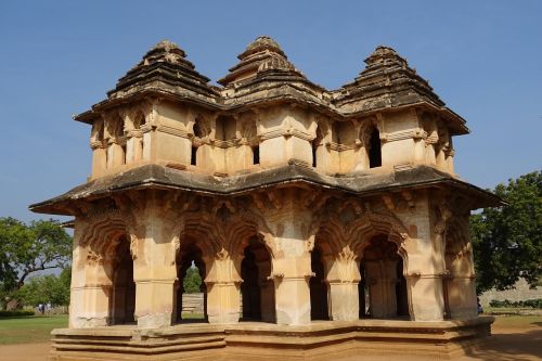 lotus mahal zenana enclosure hampi