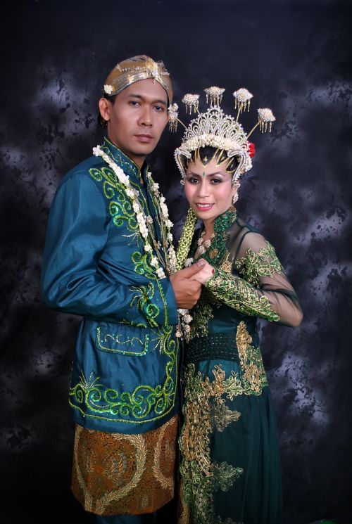 couple wedding traditional