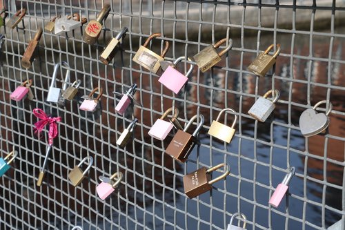love  lock  commitment
