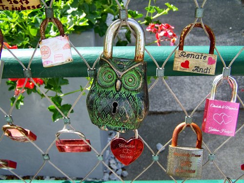 love lock  symbol  loyalty