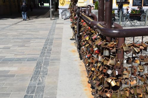 lovers bridge padlock bridge