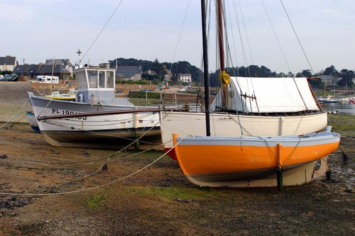 low tide  brittany  boat