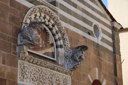 lucca italy monuments