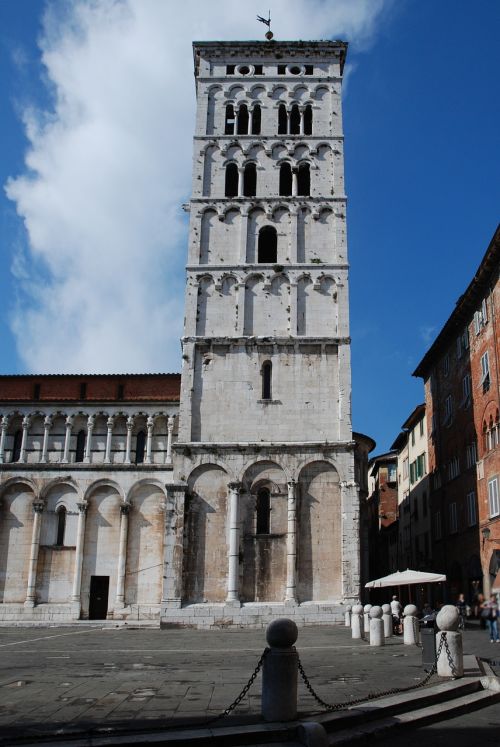 lucca italy monuments