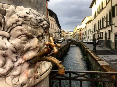 lucca tuscany fontana