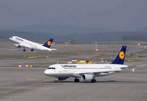 lufthansa aircraft airport