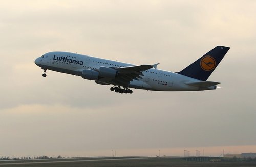 lufthansa  aircraft  travel