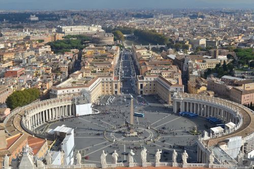 luggage travel rome