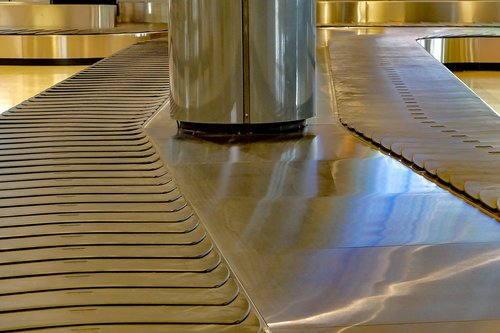 luggage conveyor  carousel  airport