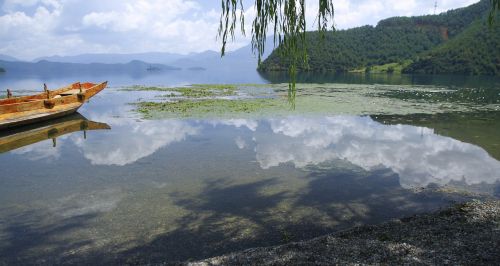 lugu lake vessel yunnan scenery