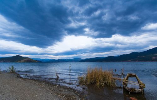 lugu lake lijiang the water's edge