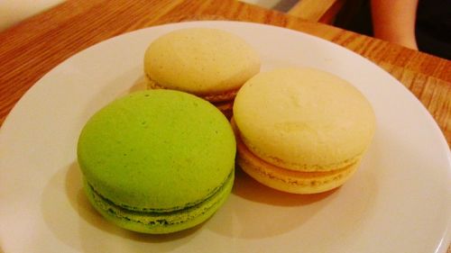 macaroon food dessert