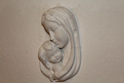 madonna with child mom newborn