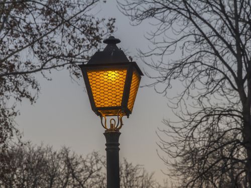 madrid night street lamp
