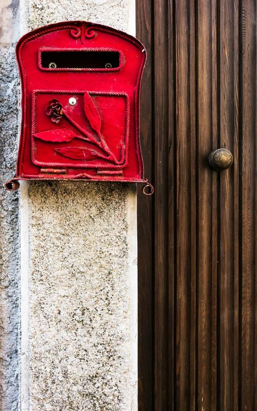 mailbox post red