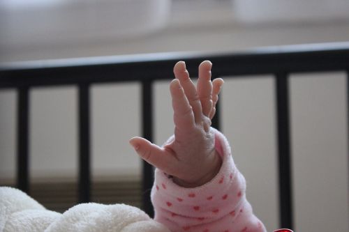 main bébé baby's hand france