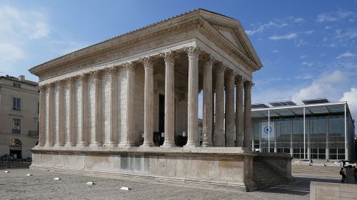 maison-carrée roman temple