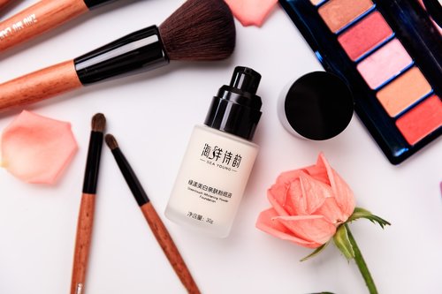 makeup  cosmetic  liquid foundation