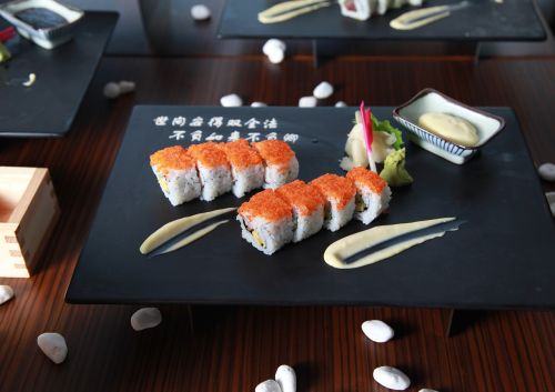 maki roll sushi j