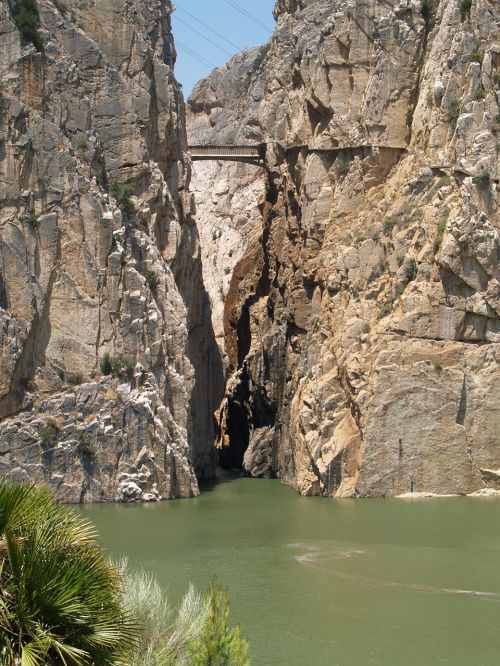 malaga guevas water rock