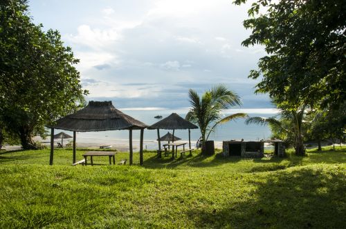 malawi lake hut